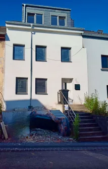 Vorderansicht - Haus kaufen in Konz - Fast fertig! Stadthaus-Erstbezug nach Modernisierung, Einfamilienhaus mit herrlichem Atelier-Dachstudio in Konz