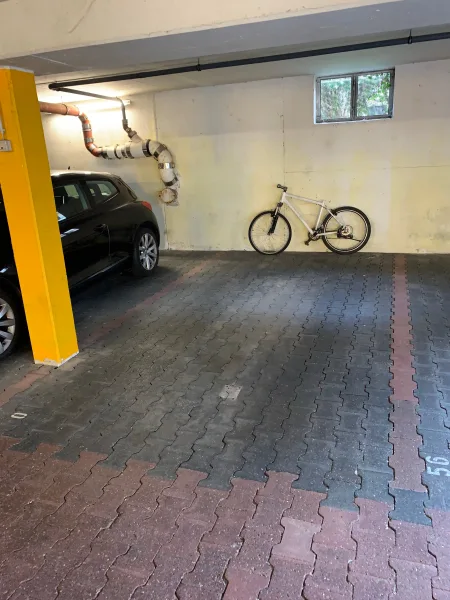 07 Hintenseite_Parkgarage_PKW-Stellplatz