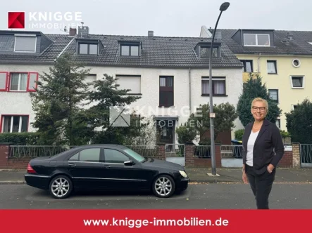 Titelbild  - Wohnung mieten in Köln - +++ 3191 - Ideal für Singles! 1,5-Zimmer-DG-Wohnung in ruhiger Lage von Köln-Holweide +++