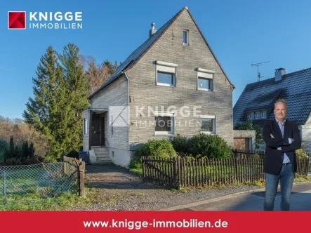 Titelbild  - Haus kaufen in Wermelskirchen - +++ 3195 - Freistehendes Haus mit 1.035 m² großem Grundstück in Wermelskirchen-Herrlinghausen +++