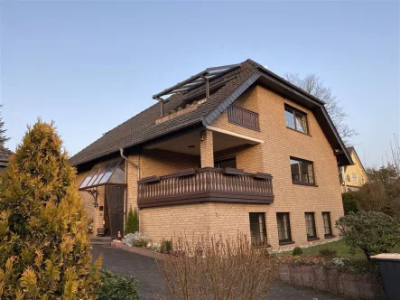 Frontansicht - Haus mieten in Overath , Bergisches Land - Ökologisch erbautes Mehrgenerationenhaus in Höhenlage