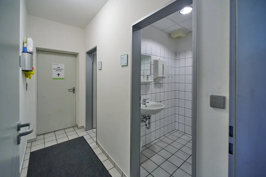 Toiletten im Bürotrakt