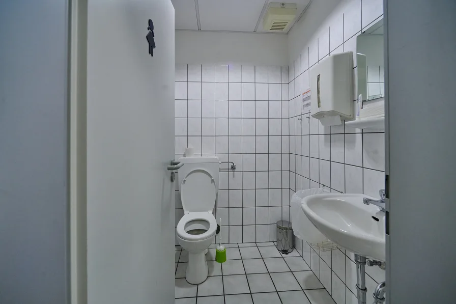 Toiletten im Bürotrakt