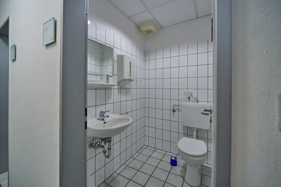 Toiletten im Bürotrakt