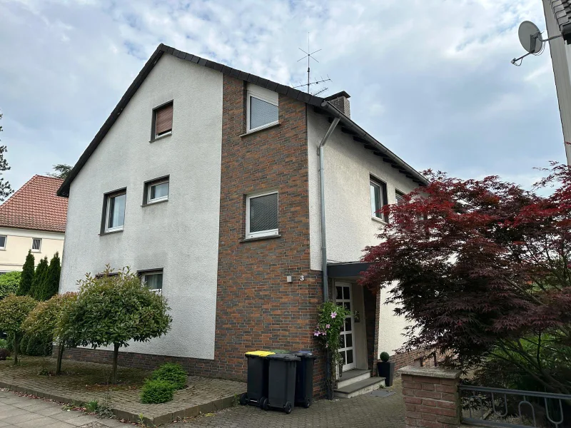 Hausansicht - Haus kaufen in Bielefeld - Großzügiges Zweifamilienhaus in ruhiger Lage von Bielefeld - Brackwede!