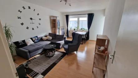 Wohn- und Esszimmer - Wohnung mieten in Bielefeld - Großzügige 4-ZKB-Whg. mit Balkon in unmittelbarer Nähe zur Bielefelder Stadtbibliothek! (Paulusstr.)