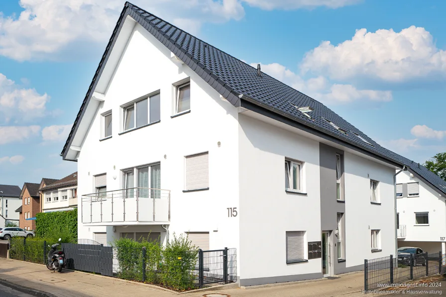 Haus 115 - Wohnung mieten in Bielefeld - Moderne Dreizimmerwohnung mit Balkon in Bielefeld-Schildesche