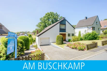 Titelbild - Haus kaufen in BI-Brackwede - Hanglage am Waldrand in Straßenbahnnähe!Beeindruckendes Einfamilienhaus mit Garage