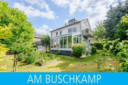 Titelbild - Haus kaufen in Bielefeld / Brackwede - In beliebter Lage!Zweifamilienhaus mit Garage