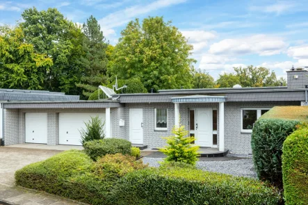 Titelbild - Haus kaufen in BI-Senne - Exklusiv Wohnen in bevorzugter Lage!Moderner Bungalow mit Einliegerwohnung