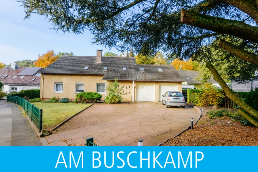 Ansicht - Haus kaufen in BI-Sennestadt - Tolles Haus - tolles Grundstück!Zweifamilienhaus mit Doppelgarage