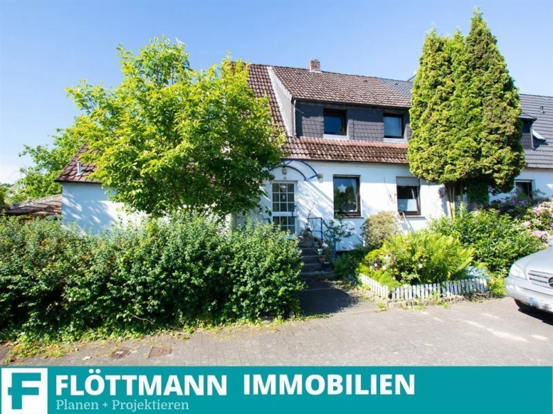 Außenansicht - Haus kaufen in Bielefeld - Doppelhaushälfte mit verwunschenem Garten in Bielefeld-Sieker!