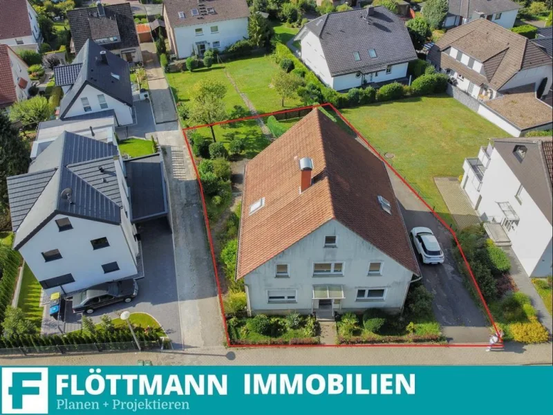 Luftansicht - Haus kaufen in Oerlinghausen - Sanierungsbedürftiges Ein- bis Zweifamilienhaus in ansprechender Lage von Oerlinghausen!
