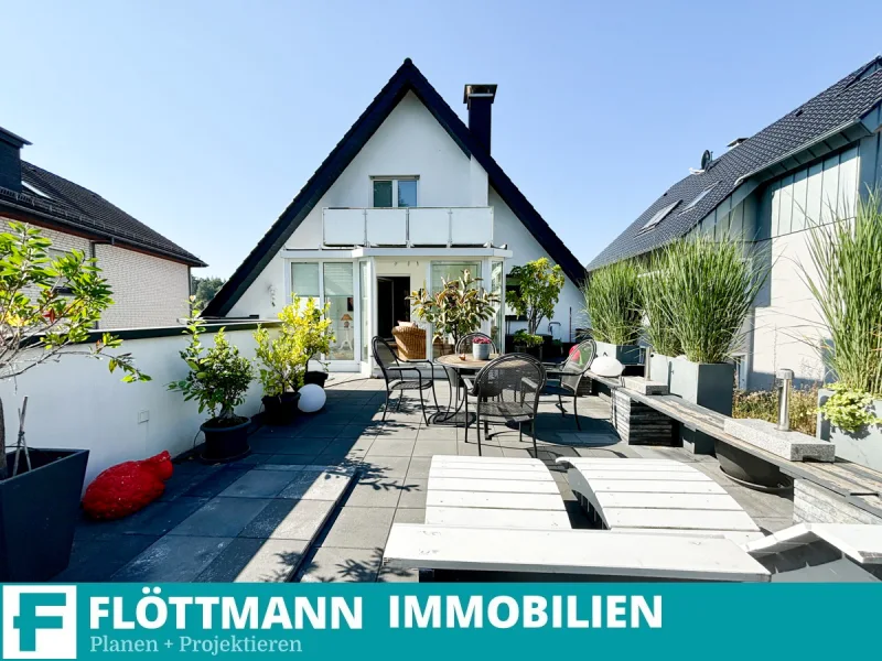 Titelbild - Haus kaufen in Oerlinghausen - Modernes Einfamilienhaus mit Einliegerwohnung im beliebten Oerlinghausen!