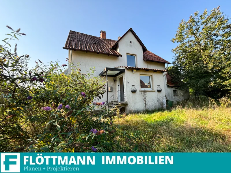 Außenansicht - Haus kaufen in Detmold - Großes Potenzial! Zweifamilienhaus mit Baugrundstück in ruhiger Lage von Detmold!