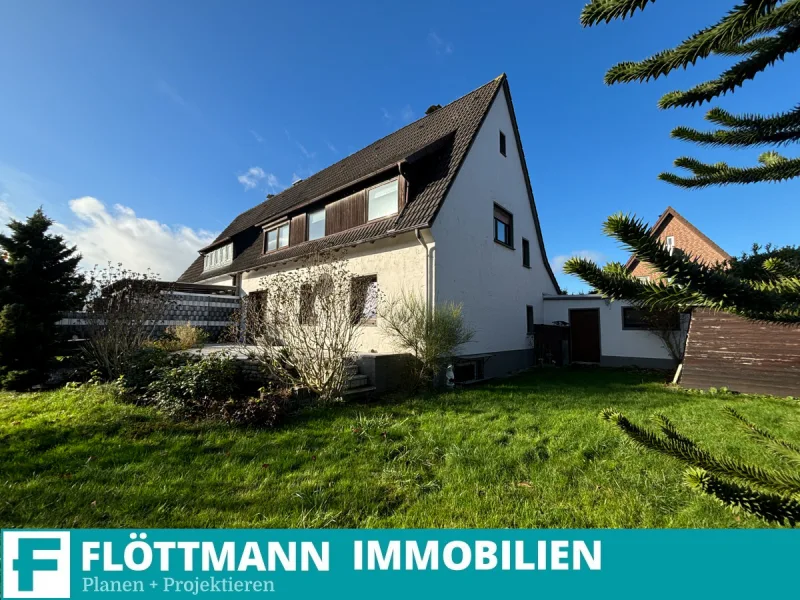 Objektansicht - Haus kaufen in Leopoldshöhe - Doppelhaushälfte mit Potenzial in Leopoldshöhe!