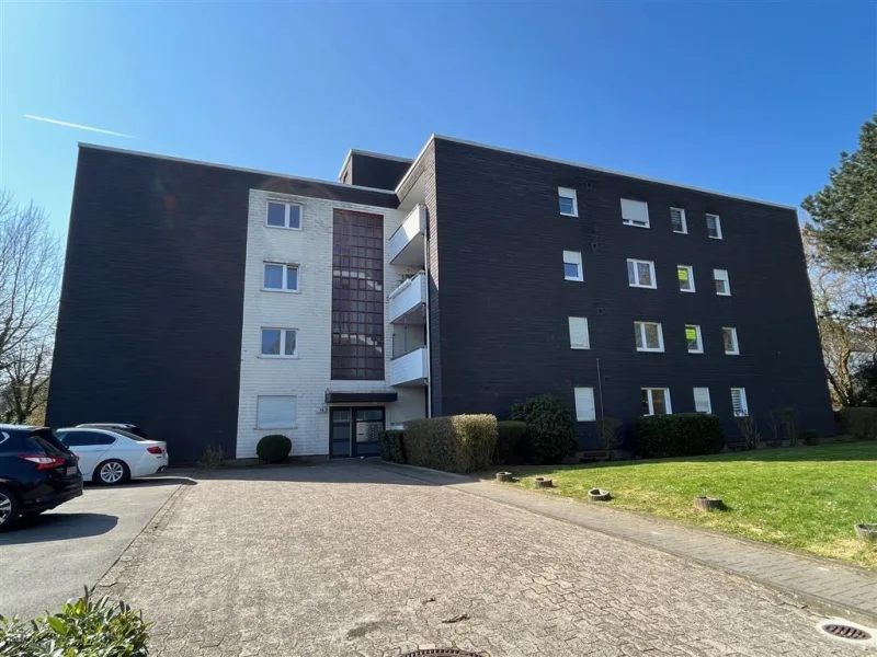 Außenansicht - Wohnung kaufen in Bielefeld / Hillegossen - Teilsanierte 4-Zimmerwohnung mit Balkon