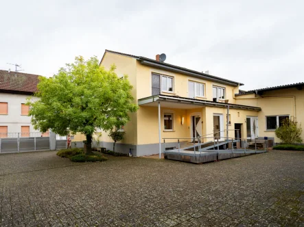 Haus Hofansicht Kopie - Haus kaufen in Bingen - Haus & großes Grundstück & Nebengebäude, ehemaliges Weingut in Bingen-Sponsheim