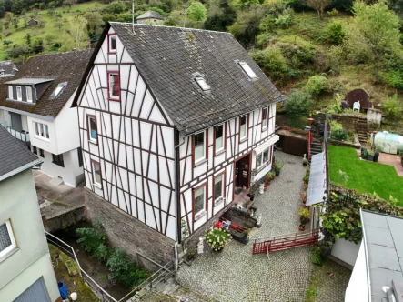 Blick von oben - Haus kaufen in Bacharach-Steeg - Malerisches Einfamilien-Fachwerkhaus mit Garten zum Verlieben