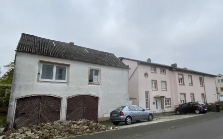 TB - Haus kaufen in Bitburg - Interessante Entwicklungsfläche mit sanierungsbedürftigen Wohngebäuden!