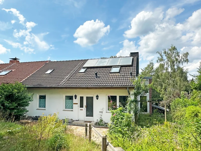 Vorderansicht  - Haus kaufen in Bochum - Idyllisches Wohnen für Gartenliebhaberin Stiepel