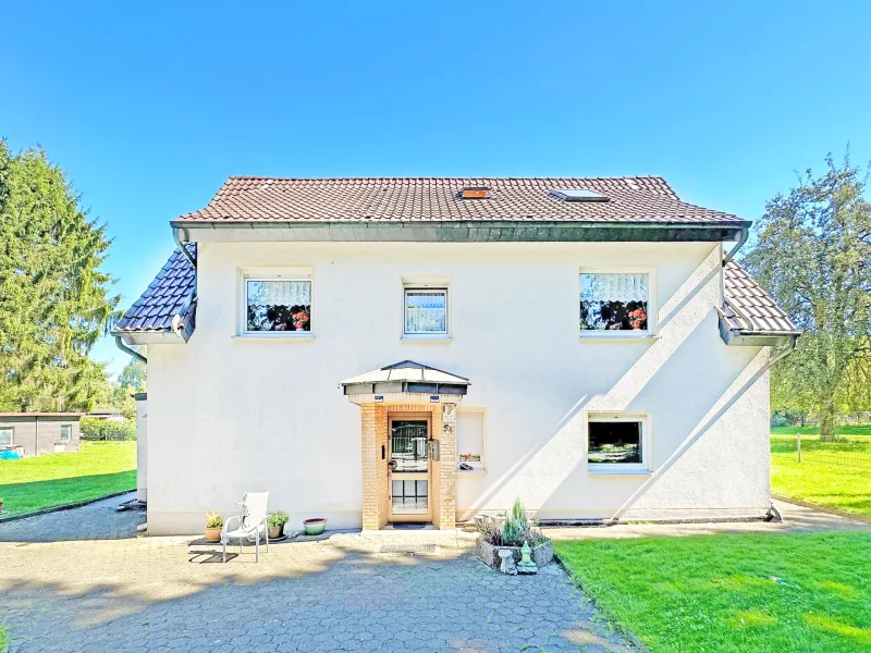 Zweifamilienhaus mit sonnigem Grundstückin Riemke | immobilie1