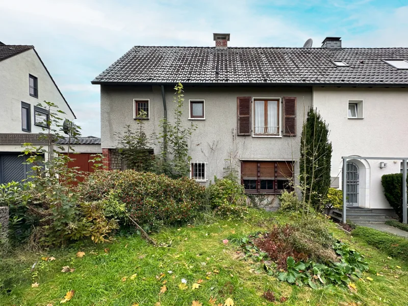 Titelbild  - Haus kaufen in Bochum - Platz und Potenzial in ruhiger Lage von Wattenscheid