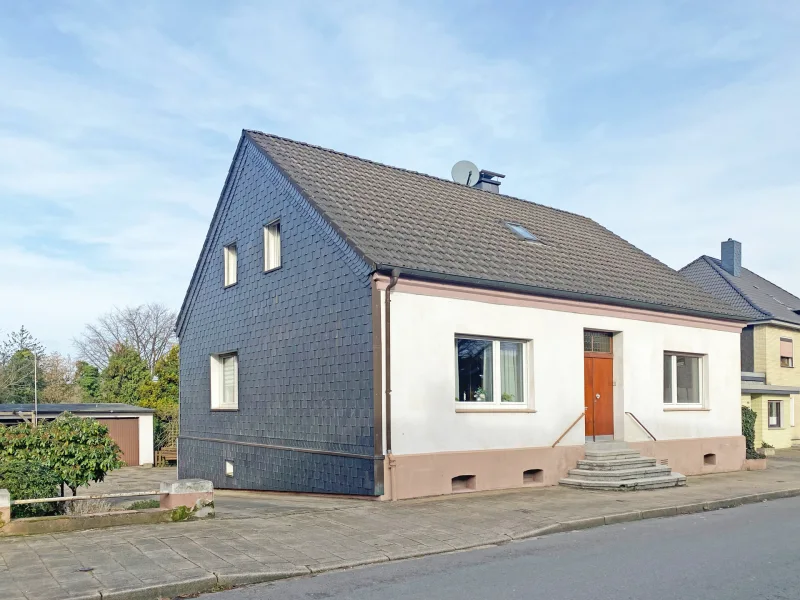 Seitenansicht links - Haus kaufen in Bochum - Sanieren oder Neubau? Viele Möglichkeitenin Eppendorf