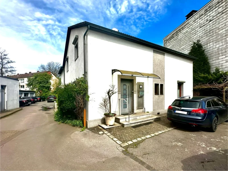 Titelbild - Haus kaufen in Bochum - Aufgepasst! Vielseitiges Zweifamilienhaus in Altenbochum