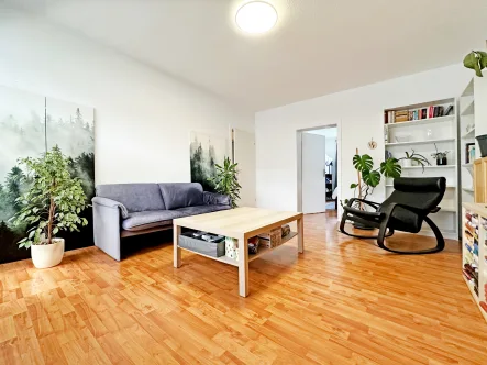 Wohnzimmer - Wohnung kaufen in Bochum - Einladende 3,5 Zimmer-Wohnung mit Balkonin Langendreer