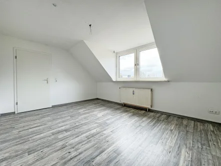 Wohnzimmer - Wohnung kaufen in Bochum - Gut geschnittene Dachgeschosswohnungin Langendreer