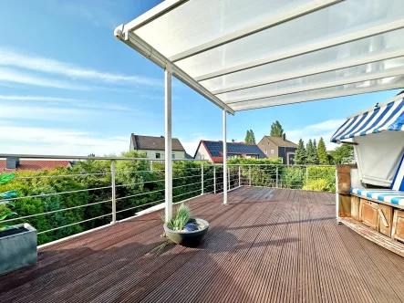 Dachterrasse mit Überdachung - Haus kaufen in Bochum / Linden - Vollmodernisiert Wohnen über den Dächernvon Linden-Dahlhausen