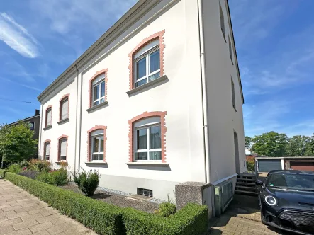 Straßenansicht - Haus kaufen in Bochum - Zweifamilienhaus in zentraler Lagevon Westenfeld