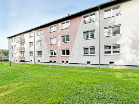 Rückansicht - Wohnung kaufen in Bochum - Solides Invest: Zufriedener Mieterin Langendreer