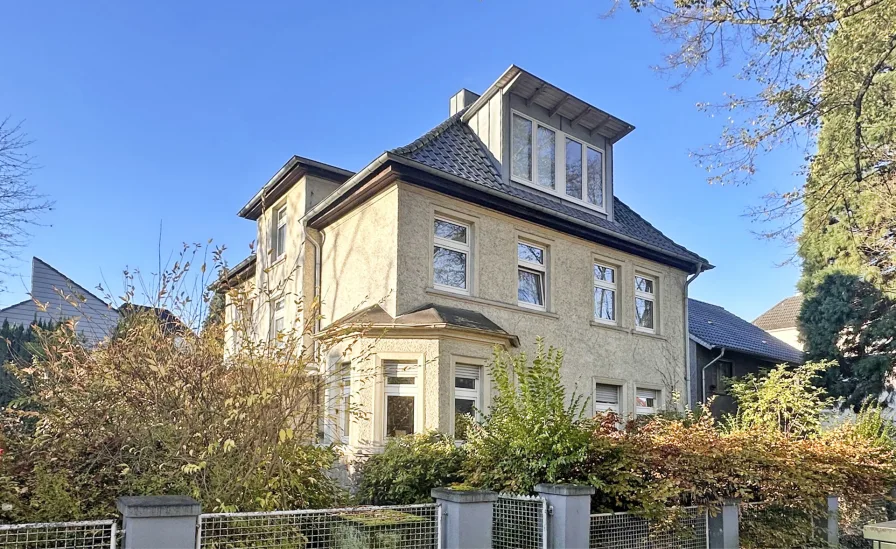 Ansicht - Haus kaufen in Bochum - Stilvolle Stadtvilla in Altenbochum