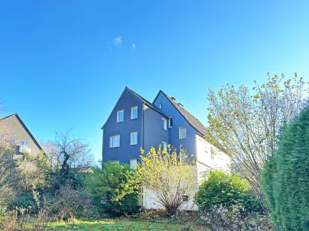 Gartenansicht  - Haus kaufen in Bochum - Seltene Gelegenheit Dreifamilienhaus auf prachtvollem Grundin Oberdahlhausen