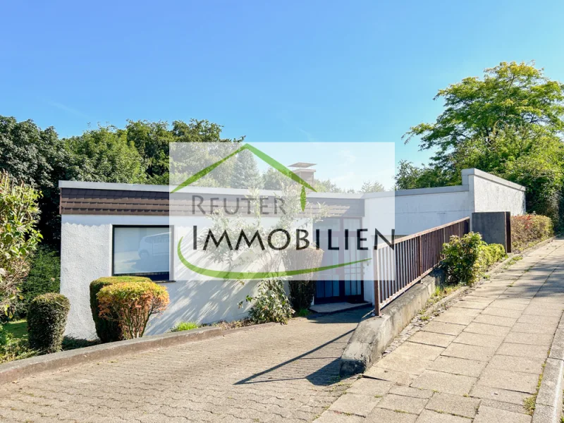 NEU zum Verkauf in Bochum Linden - Einfamilienhaus - Frontansicht - Reuter Immobilien – Immobilienmakle - Haus kaufen in Bochum - Individuelles Einfamilienhaus mit Platz für die ganze Familie!