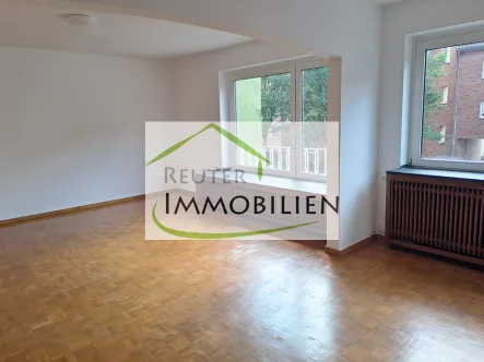 NEU zur Vermietung in Wanne-Eickel - Wohn-Esszimmer - Reuter Immobilien – Immobilienmakler - Wohnung mieten in Herne - Nähe Stadtgarten Wanne - Geräumige 2,5 Raum-Wohnung mit Balkon