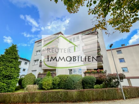 NEU zum Verkauf in Bochum Linden - Eigentumswohnung - Frontansicht - Reuter Immobilien – Immobilienmakler - Wohnung kaufen in Bochum - Bemerkenswerte Balkonwohnung im Erdgeschoss in Bochum Linden!