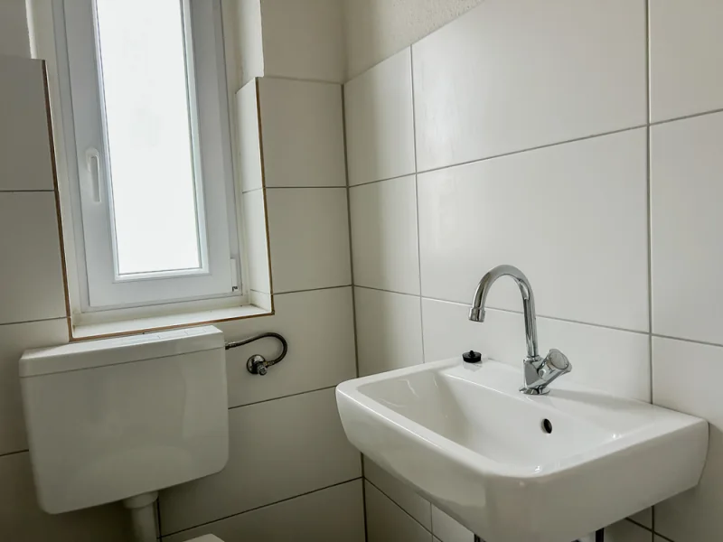 NEU zur Vermietung in Bochum Linden - Gäste-WC - Reuter Immobilien -  Immobilienmakler