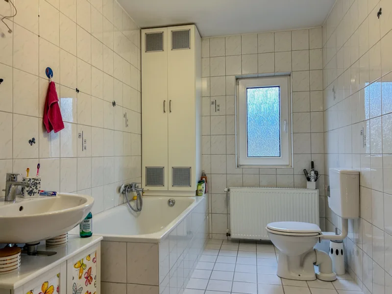 NEU zum Verkauf in Wattenscheid - Mehrfamilienhaus - Bad 1. OG Anbau - Reuter Immobilien – Immobilienmakler