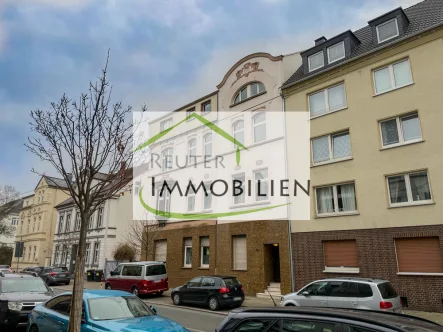 NEU zum Verkauf in Wattenscheid - Mehrfamilienhaus - Außenansicht - Reuter Immobilien – Immobilienmakler - Haus kaufen in Bochum - Vollvermietetes Mehrfamilienhaus in zentraler Lage von Wattenscheid!