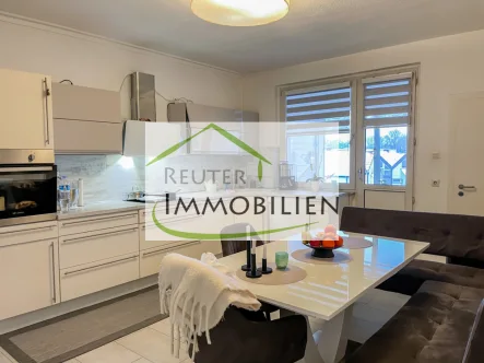 NEU zur Vermietung in Bochum Weitmar - Küche - Reuter Immobilien – Immobilienmakler - Wohnung mieten in Bochum / Weitmar - Moderne DG-Wohnung mit Wintergarten in guter Lage von Weitmar!