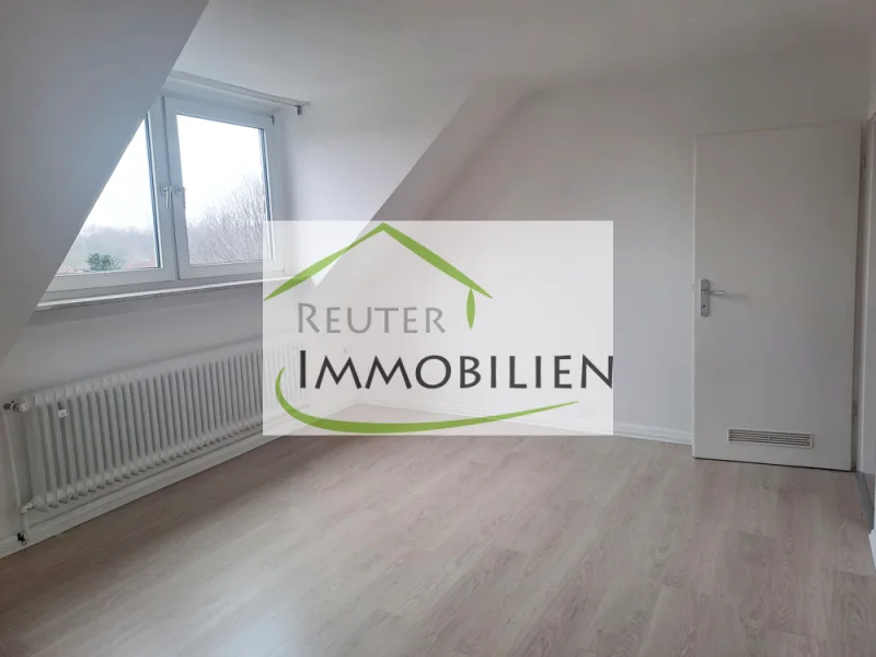 NEU zur Vermietung in Herne Wanne-Eickel - Wohnzimmer - Reuter Immobilien – Immobilienmakler (2) - Wohnung mieten in Herne / Röhlinghausen - Einladende 2,5 Zimmer Wohnung - der perfekte Rückzugsort