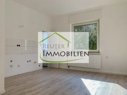 NEU zur Vermietung in Bochum Mitte - (Wohn)Küche - Reuter Immobilien – Immobilienmakler (2) - Wohnung mieten in Bochum - Zentrale Erdgeschosswohnung in ruhiger 30er Zone!