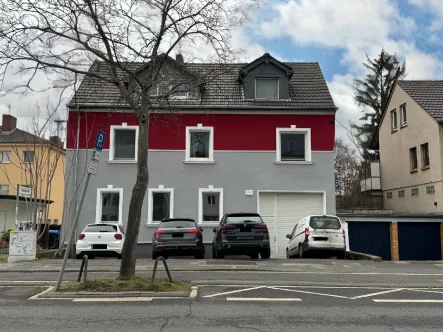 Straßenansicht - Haus kaufen in Bonn - Kurzfristig bezugsfrei: Modernisiertes Wohn- und Geschäftshaus in zentraler Duisdorfer Lage