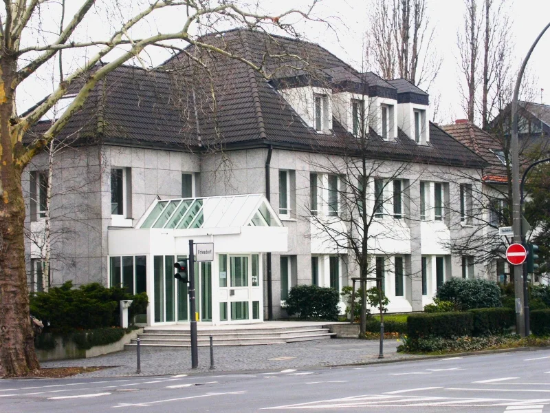 Außenansicht - Büro/Praxis mieten in Bonn - Bürofläche im Bundesviertel mit bis zu 12 möglichen Parkplätzen!