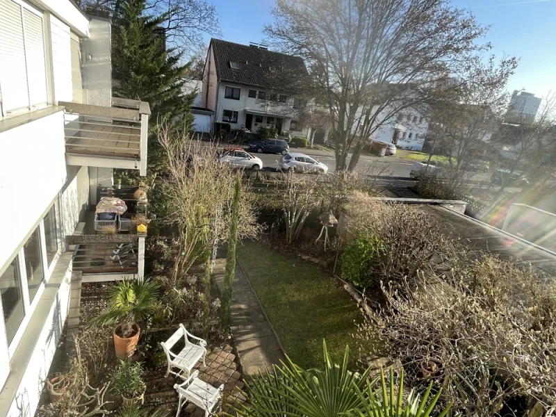 Blick Garten vom Sonnenbalkon