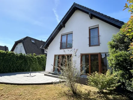 Rückansicht - Haus kaufen in Alfter - Familienfreundliches Einfamilienhaus mit Sonnengarten, großer Garage in Ruhigwohnlage von Alfter!!!