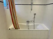 Badezimmer mit Wanne